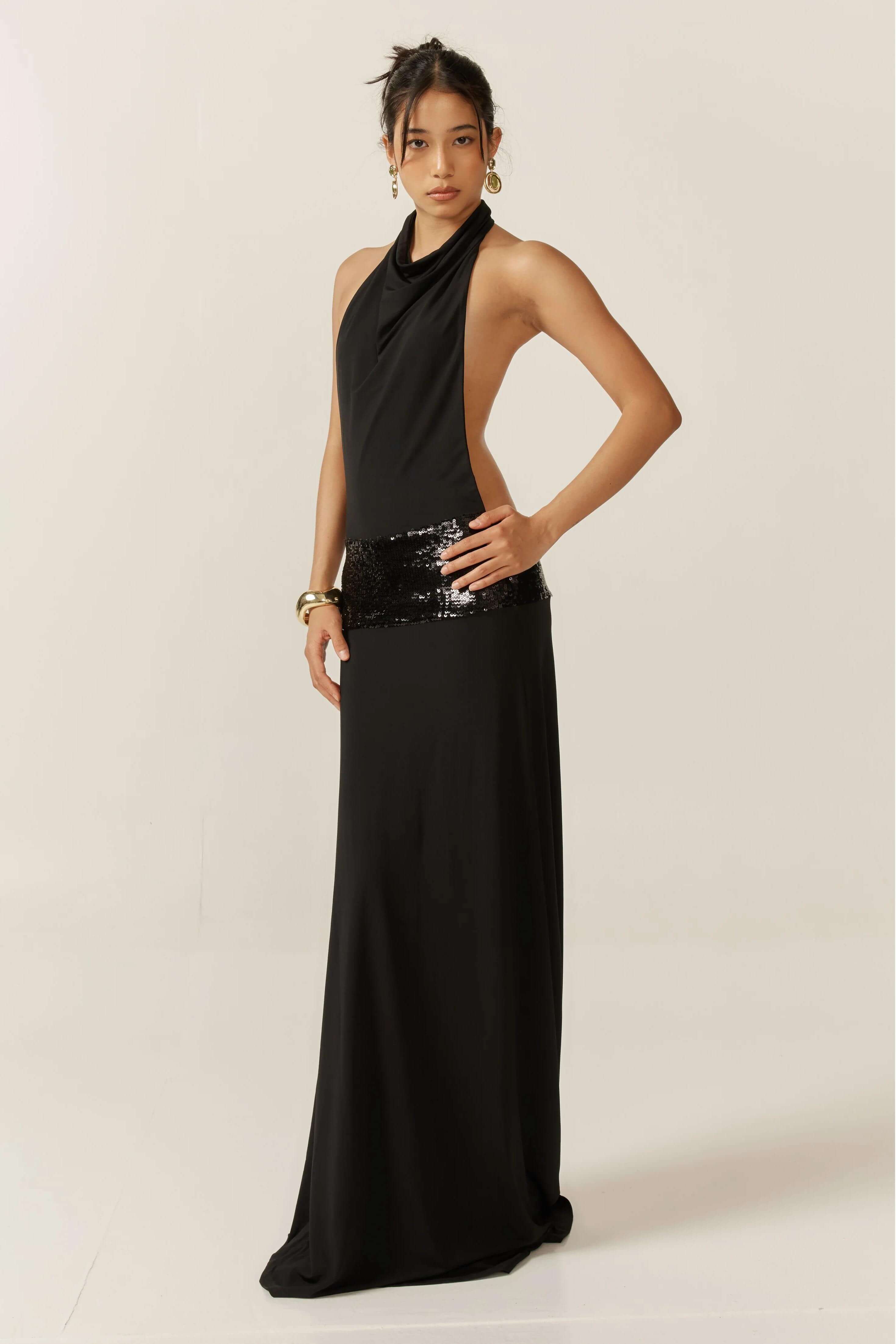 Czarna Sukienka Halter Adele