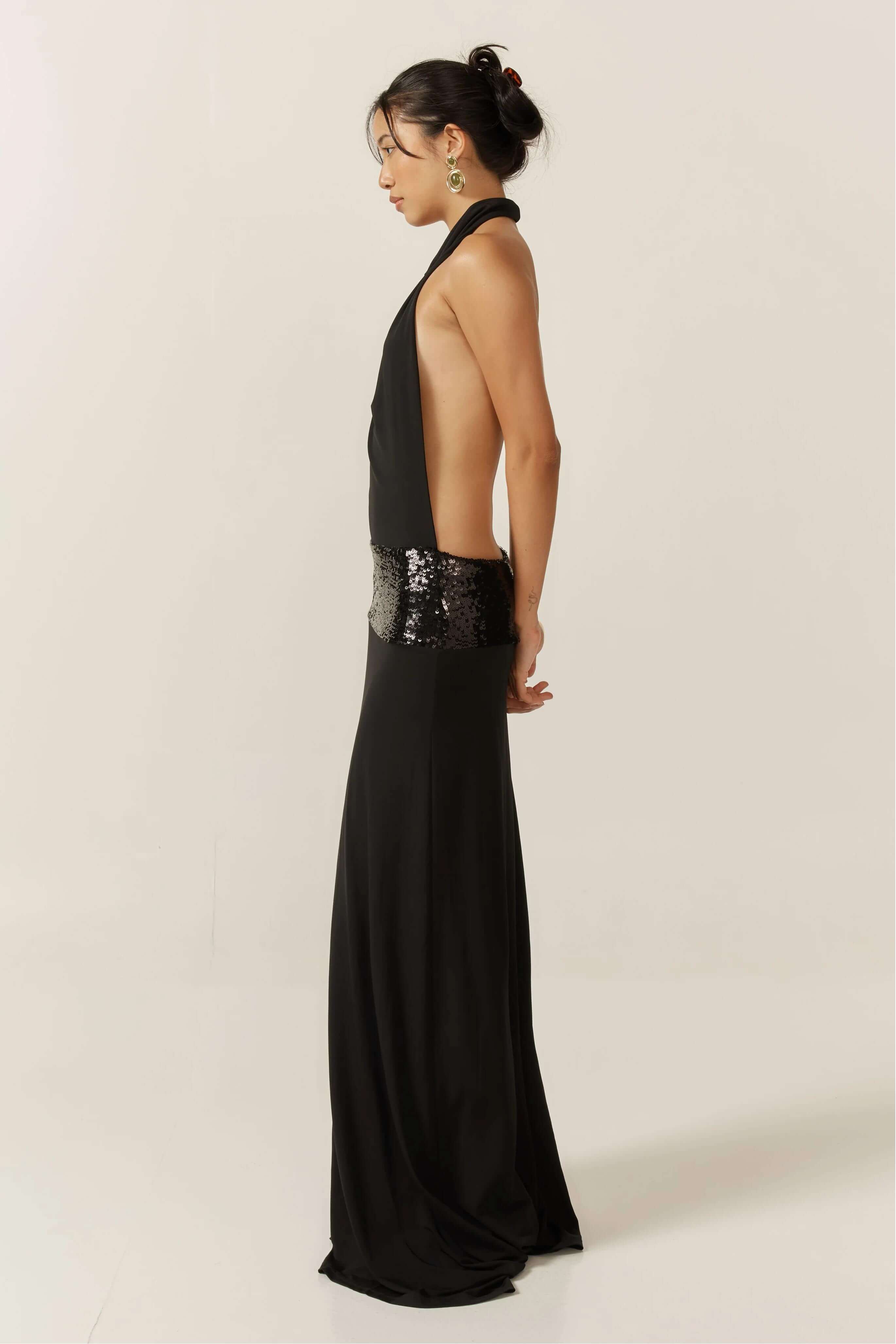 Czarna Sukienka Halter Adele