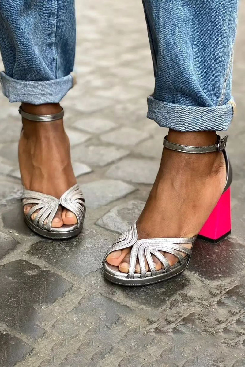 Naelle™ | Eleganckie sandały na grubym obcasie z błyszczącą klamrą