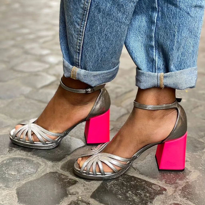 Naelle™ | Eleganckie sandały na grubym obcasie z błyszczącą klamrą